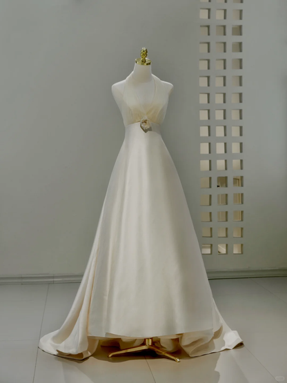 Vestido de novia princesa, corte A, halter, color marfil, de satén y flores, DH2037