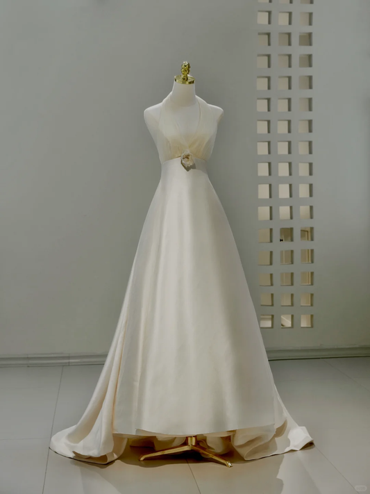 Vestido de novia princesa, corte A, halter, color marfil, de satén y flores, DH2037