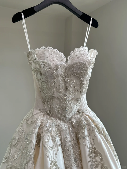 Vestido de novia etéreo, corte corazón, satén blanco, sin mangas, largo, DH2050