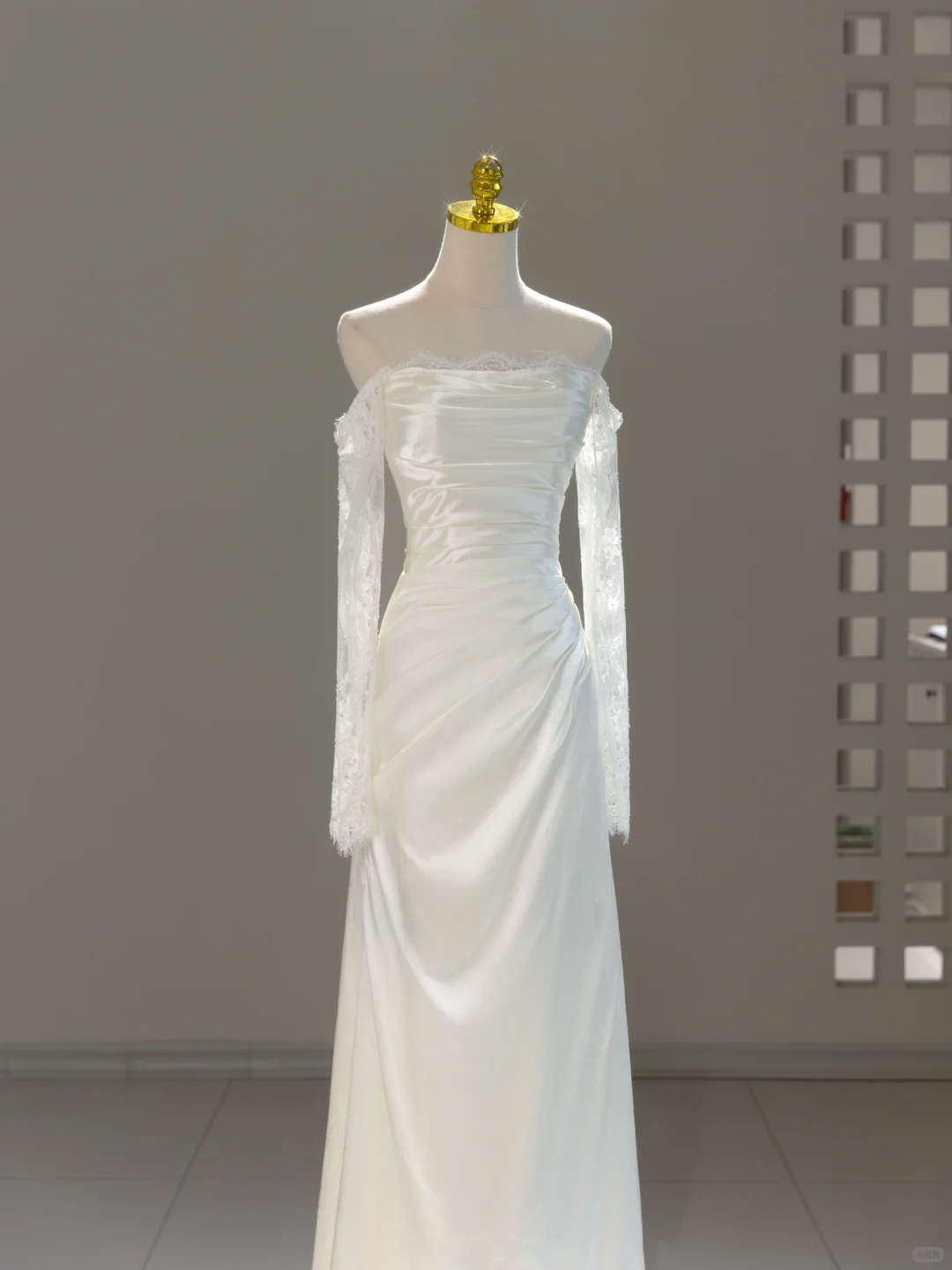 Vestido de novia único de corte sirena con hombros descubiertos y encaje, mangas largas, DH2061