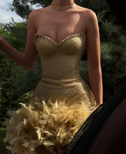 Vestido corto de fiesta formal con escote en forma de corazón, lentejuelas doradas, cuentas y plumas, ideal para la escuela secundaria, para el 21.º cumpleaños, para graduación, minivestido de cóctel DH2152