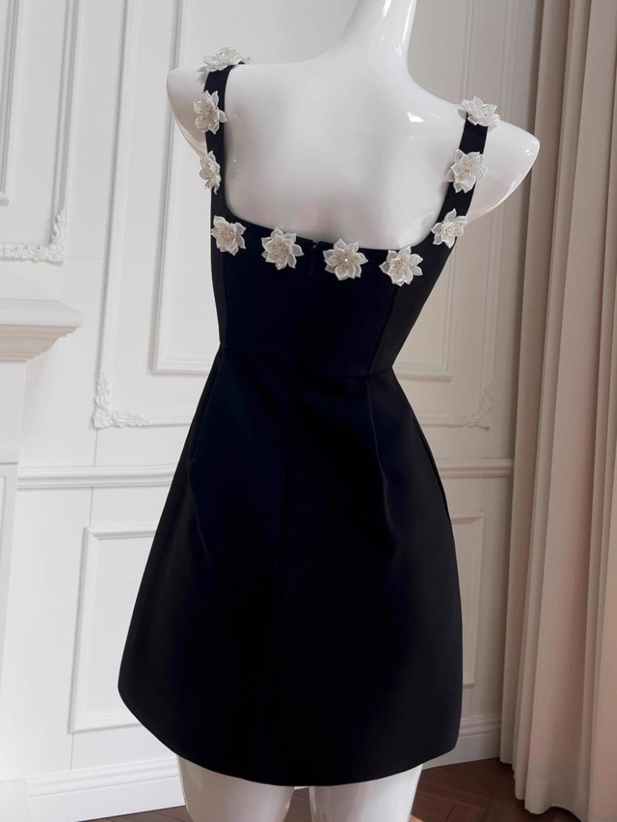 Vestido corto formal de satén negro con escote cuadrado y corte recto para regreso a casa, ideal para estudiantes de secundaria, para cumpleaños número 21, graduación y cóctel DH2176