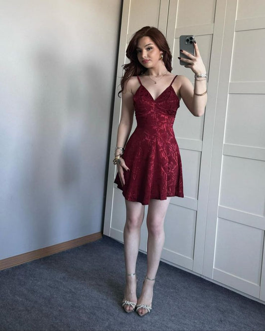 Hermosos vestidos de fiesta cortos de corte A con tirantes finos y encaje burdeos para octavo grado, vestidos de fiesta de verano para escuela secundaria, trajes de fiesta DH220