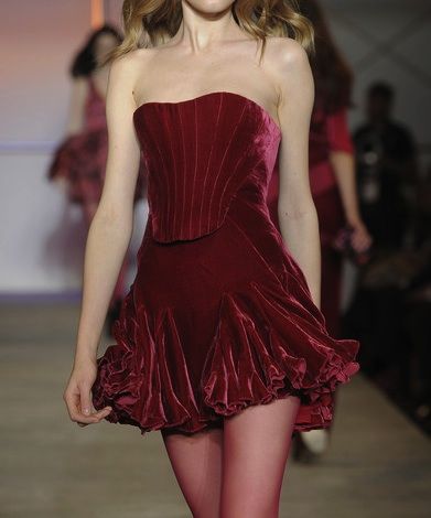 Lindos vestidos de fiesta de terciopelo burdeos sin tirantes, corte A, para octavo grado, vestido de verano para escuela secundaria, atuendos para fiesta de bienvenida DH222