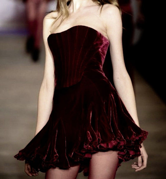 Lindos vestidos de fiesta de terciopelo burdeos sin tirantes, corte A, para octavo grado, vestido de verano para escuela secundaria, atuendos para fiesta de bienvenida DH222
