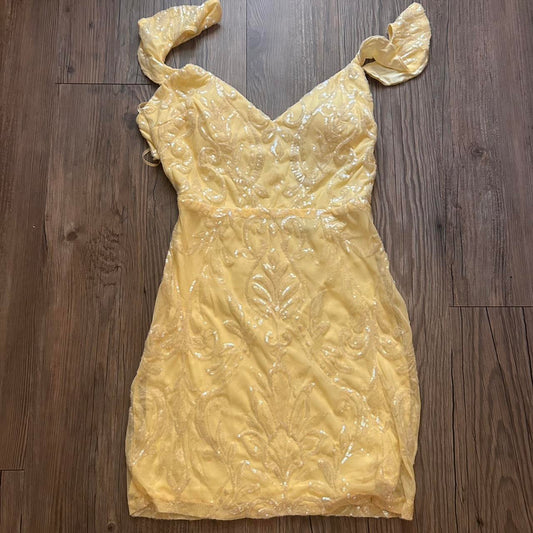 Hermosos vestidos de fiesta formales de lentejuelas amarillas con escote en V y corte A, vestidos cortos para el 21.º cumpleaños, vestidos de graduación, mini vestidos de cóctel DH2270