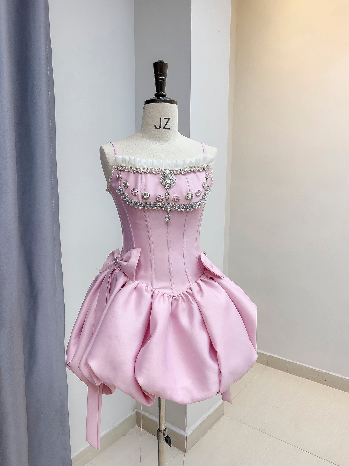 Vestido de fiesta modesto con tirantes finos de satén, corto, formal, para regreso a casa, para estudiantes de secundaria, para cumpleaños número 18, vestido de graduación, vestido de cóctel DH2289