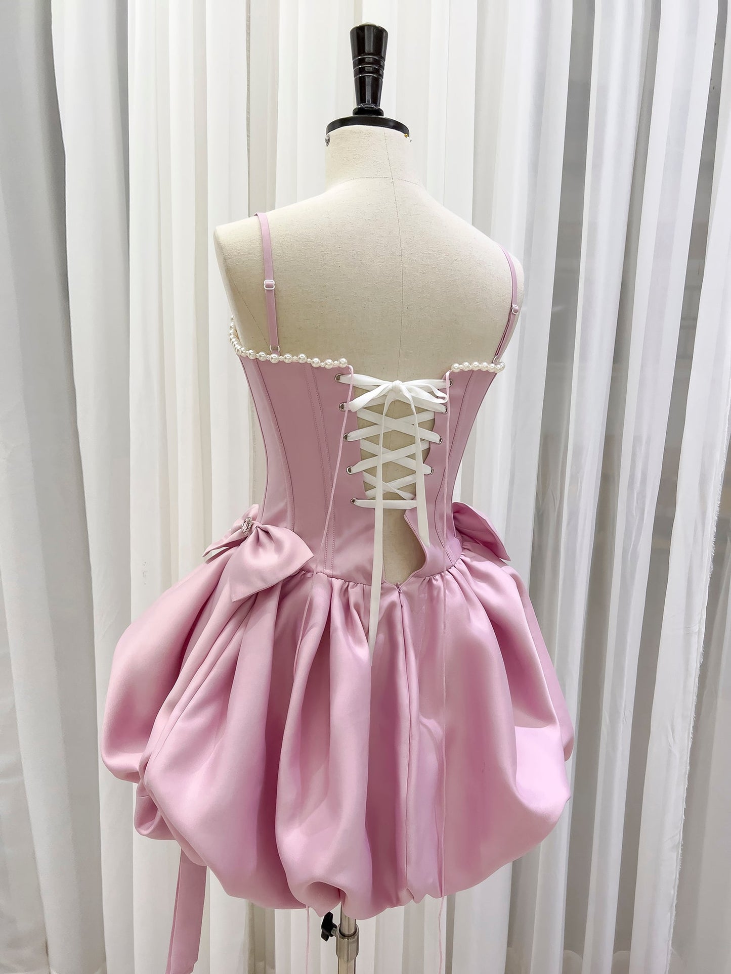 Vestido de fiesta modesto con tirantes finos de satén, corto, formal, para regreso a casa, para estudiantes de secundaria, para cumpleaños número 18, vestido de graduación, vestido de cóctel DH2289