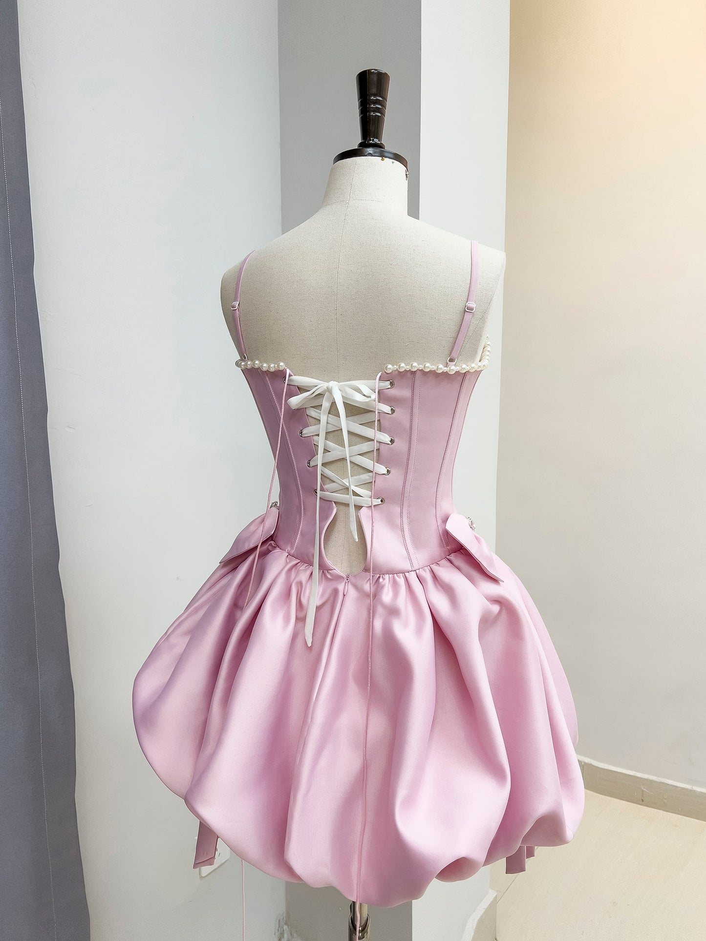 Vestido de fiesta modesto con tirantes finos, satén rojo, corto, formal, para regreso a casa, para estudiantes de secundaria, para cumpleaños número 20, vestido de graduación, vestido de cóctel DH2293