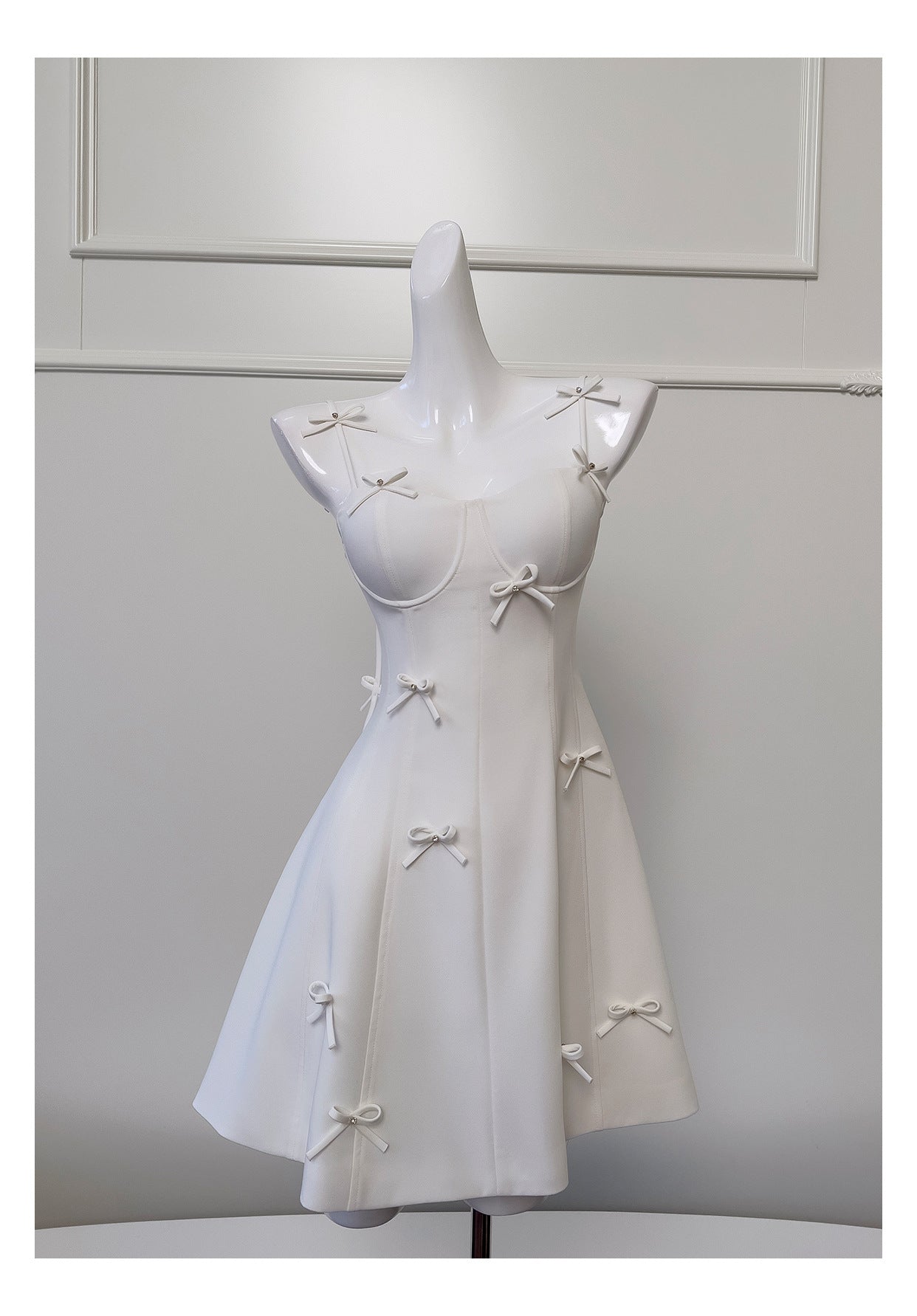 Vestidos cortos de satén blanco con tirantes finos, corte A, para fiesta de bienvenida, para graduación, para cumpleaños número 21, para estudiantes de secundaria, minivestidos de cóctel DH2296
