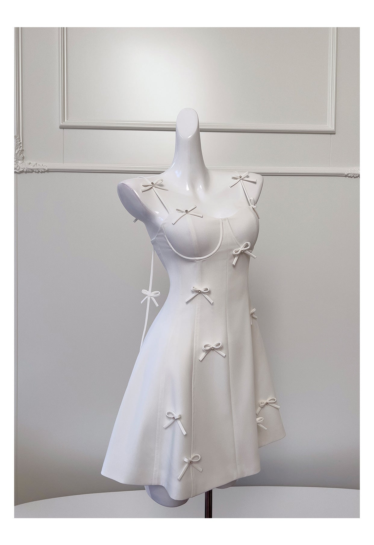 Vestidos cortos de satén blanco con tirantes finos, corte A, para fiesta de bienvenida, para graduación, para cumpleaños número 21, para estudiantes de secundaria, minivestidos de cóctel DH2296