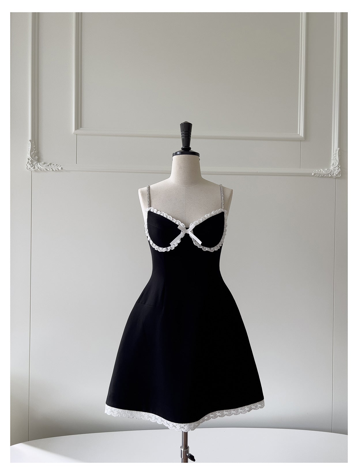 Hermosos vestidos de fiesta cortos de satén negro con tirantes finos y corte en A para la escuela secundaria, vestidos cortos para el 21.º cumpleaños, vestidos de graduación, mini vestidos de cóctel DH2300