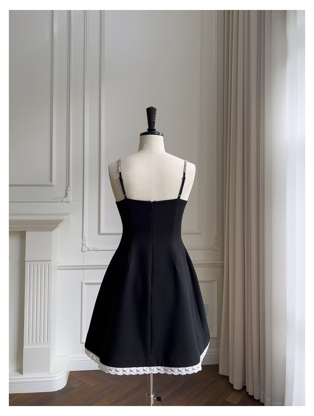 Vestido negro corto de satén con tirantes finos, corte A, para fiesta de bienvenida, para graduación, para cumpleaños número 21, para cóctel, DH2301