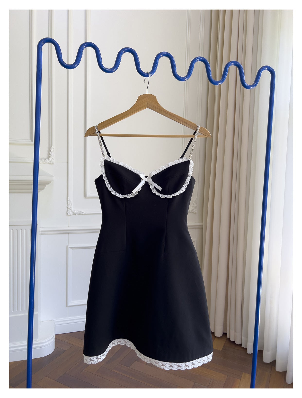 Vestido negro corto de satén con tirantes finos, corte A, para fiesta de bienvenida, para graduación, para cumpleaños número 21, para cóctel, DH2301