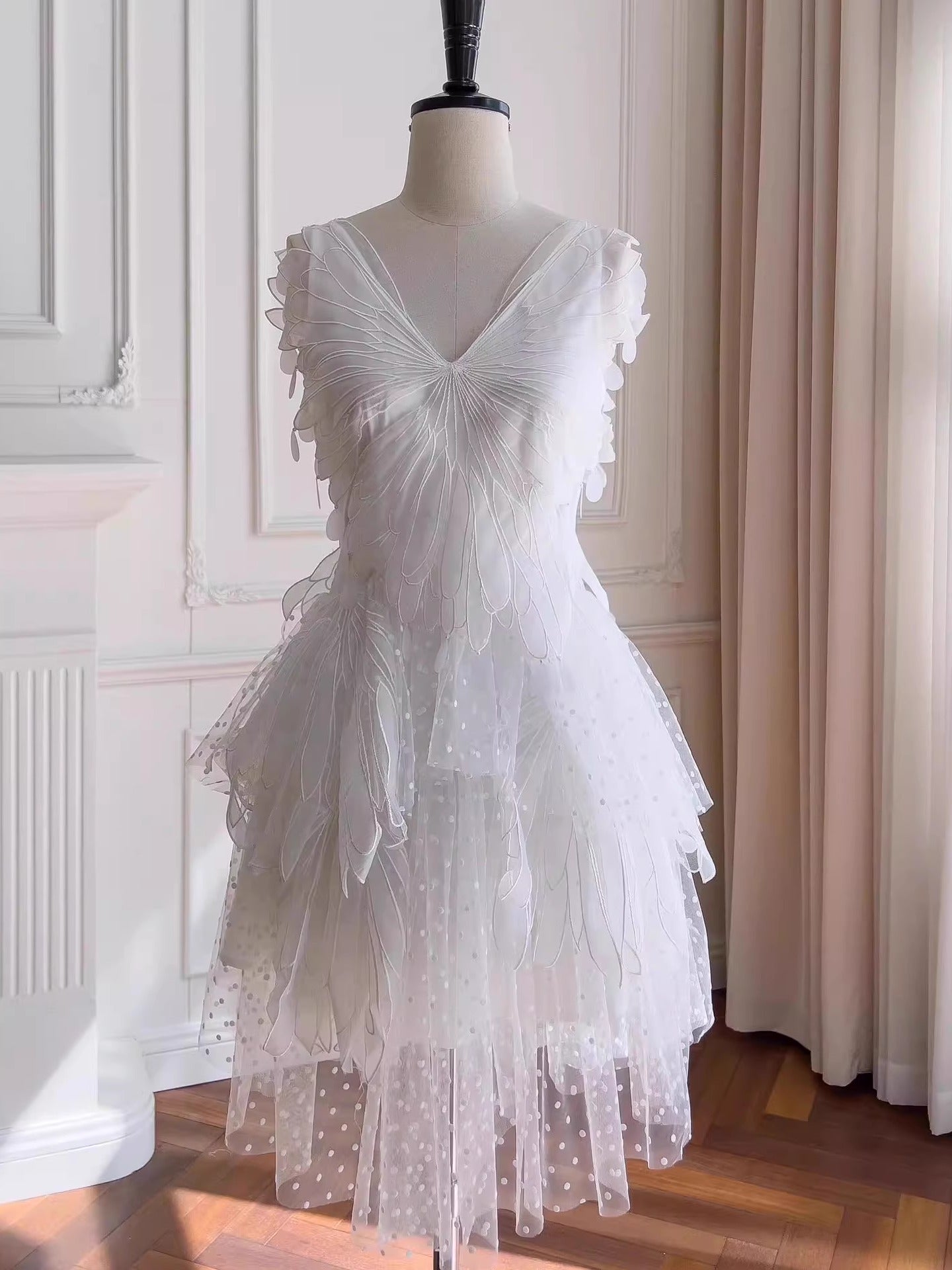 Hermosos vestidos de fiesta blancos cortos de encaje con escote en V y corte A para graduación, vestidos de cóctel cortos para estudiantes de secundaria, vestidos de graduación para 21 años, DH2310