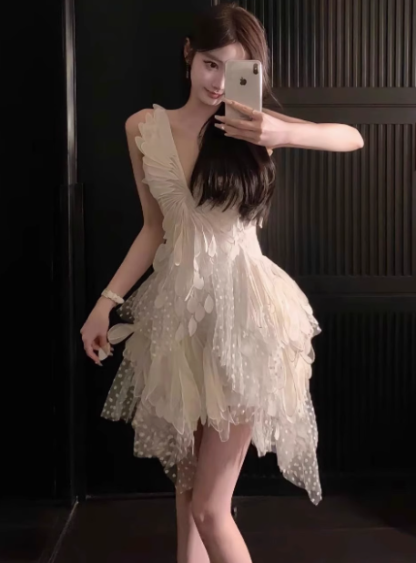 Hermosos vestidos de fiesta blancos cortos de encaje con escote en V y corte A para graduación, vestidos de cóctel cortos para estudiantes de secundaria, vestidos de graduación para 21 años, DH2310