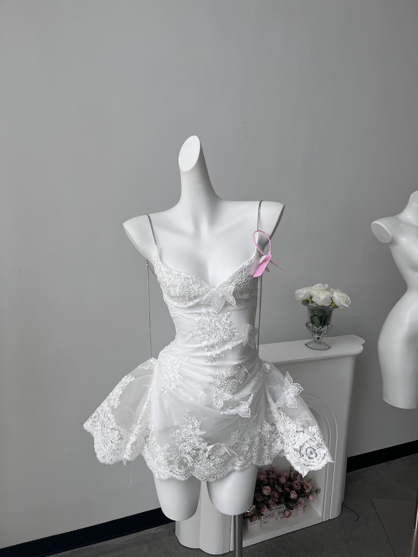 Hermosos vestidos de fiesta formales de encaje blanco con tirantes finos y corte A, vestidos cortos para 16 cumpleaños, vestidos de graduación, mini vestidos de cóctel DH2464