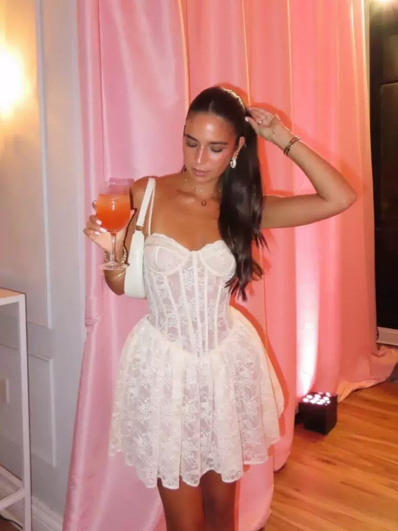 Hermosos vestidos formales de fiesta de bienvenida con corte A y tirantes finos de encaje blanco, vestidos cortos para 16 cumpleaños, vestidos de graduación, mini vestidos de cóctel DH2479