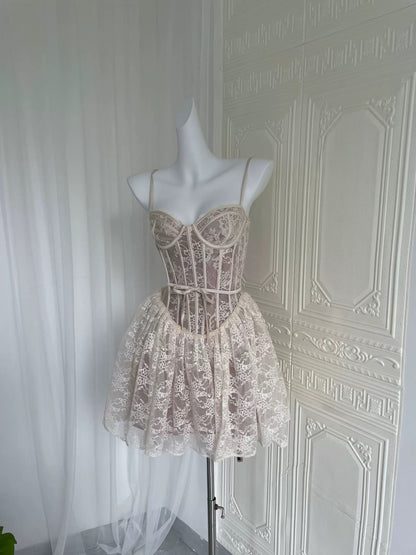 Hermosos vestidos formales de fiesta de bienvenida con corte A y tirantes finos de encaje blanco, vestidos cortos para 16 cumpleaños, vestidos de graduación, mini vestidos de cóctel DH2479