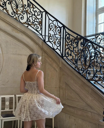 Hermosos vestidos formales de fiesta de bienvenida con corte A y tirantes finos de encaje blanco, vestidos cortos para 16 cumpleaños, vestidos de graduación, mini vestidos de cóctel DH2479
