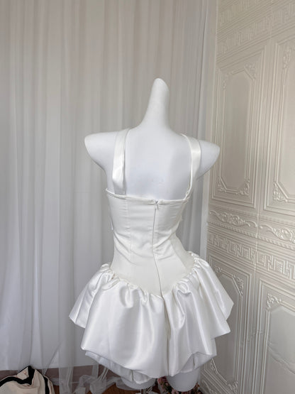 Hermosos vestidos de fiesta de satén blanco sin tirantes, corte A, para el regreso a casa, para el 21.º cumpleaños, de graduación, cortos, minivestidos de cóctel de noche DH2480