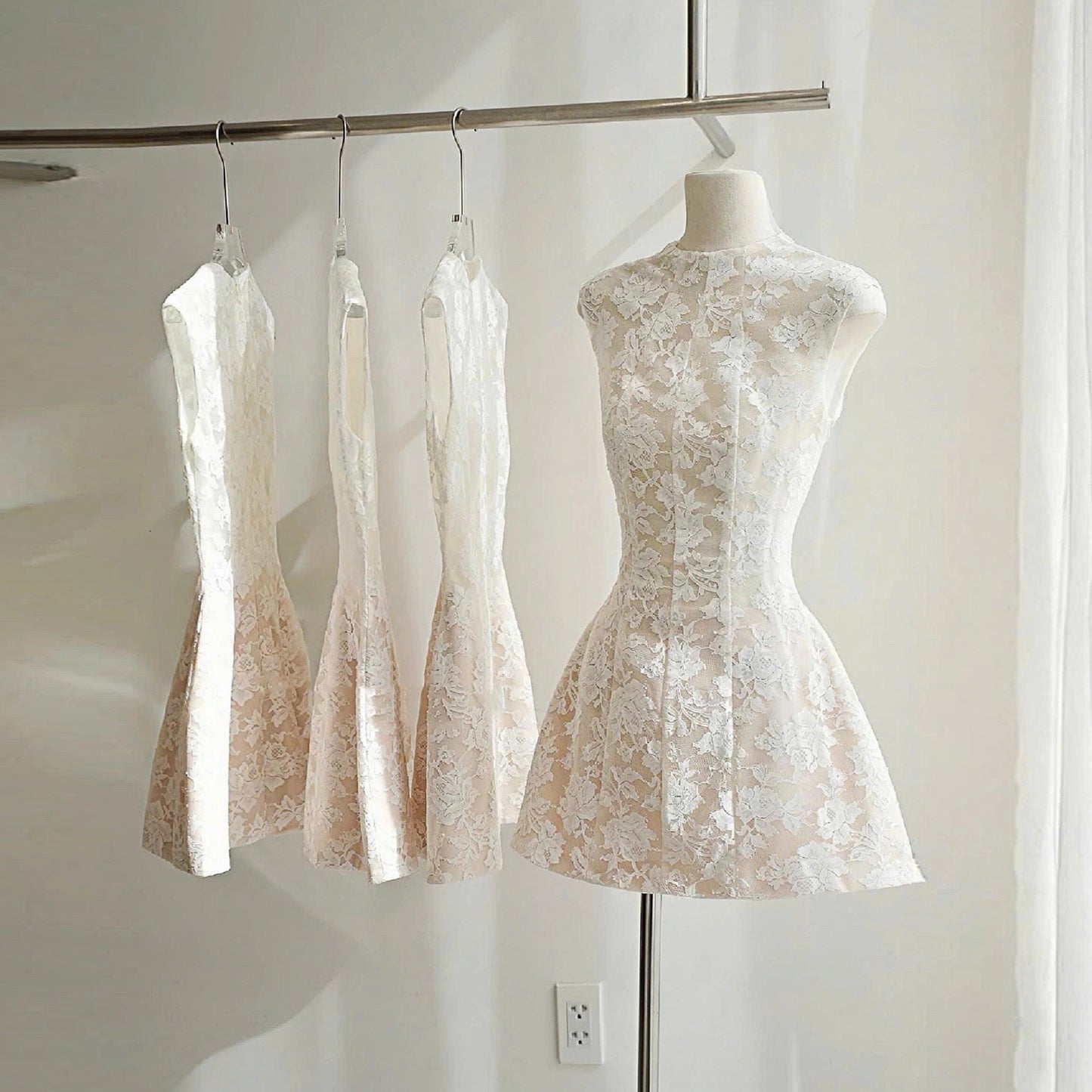 Vestido corto blanco de encaje con escote en A, sencillo, minivestido formal para octavo grado, vestido de cóctel para secundaria, Hoco Outfits DH2634