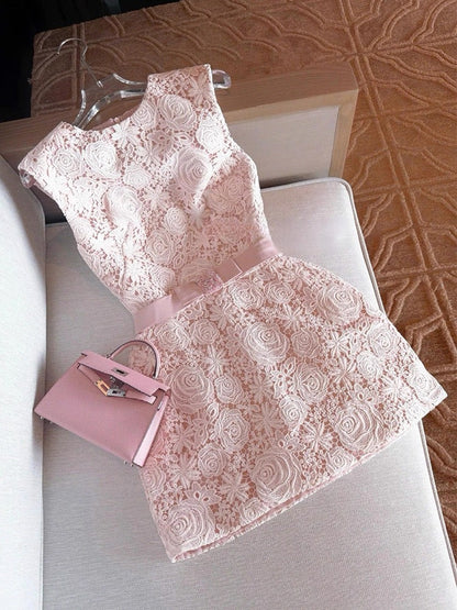 Elegante vestido blanco mini de encaje con escote redondo para fiesta de 8.º grado, vestido de cóctel para secundaria, Hoco Outfits DH2637