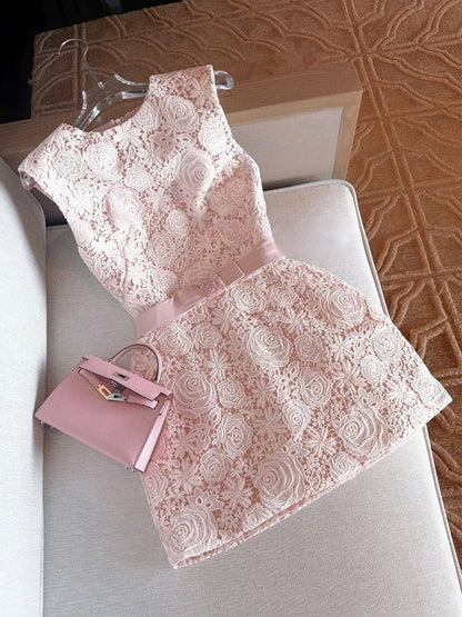 Elegante vestido blanco mini de encaje con escote redondo para fiesta de 8.º grado, vestido de cóctel para secundaria, Hoco Outfits DH2637