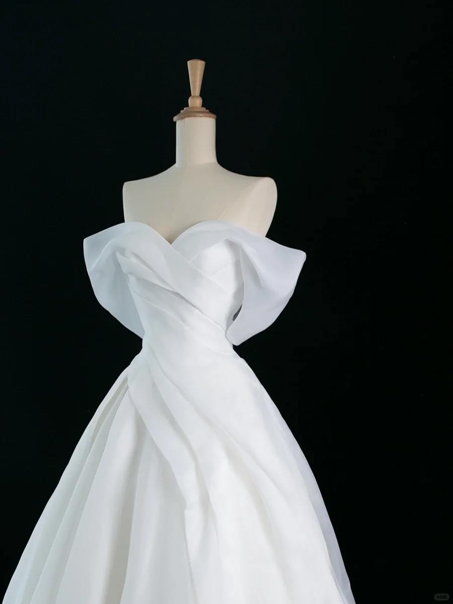 Hermoso vestido de novia blanco largo con hombros descubiertos y mangas cortas DH346