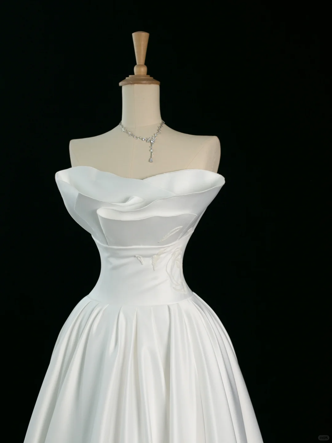 Hermoso vestido de novia corte A sin tirantes, sin mangas, blanco, largo, DH350