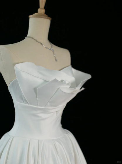 Hermoso vestido de novia corte A sin tirantes, sin mangas, blanco, largo, DH350