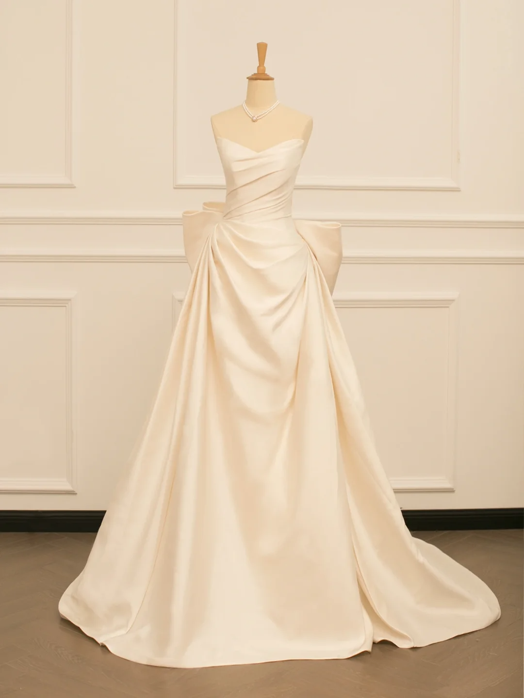 Elegante vestido de novia largo de verano con mangas de corazón y satén marfil DH362