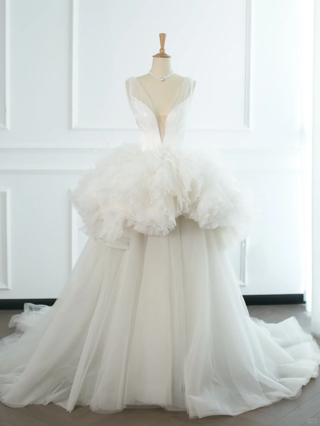 Elegante vestido de novia largo de verano con escote en V y tul blanco DH367