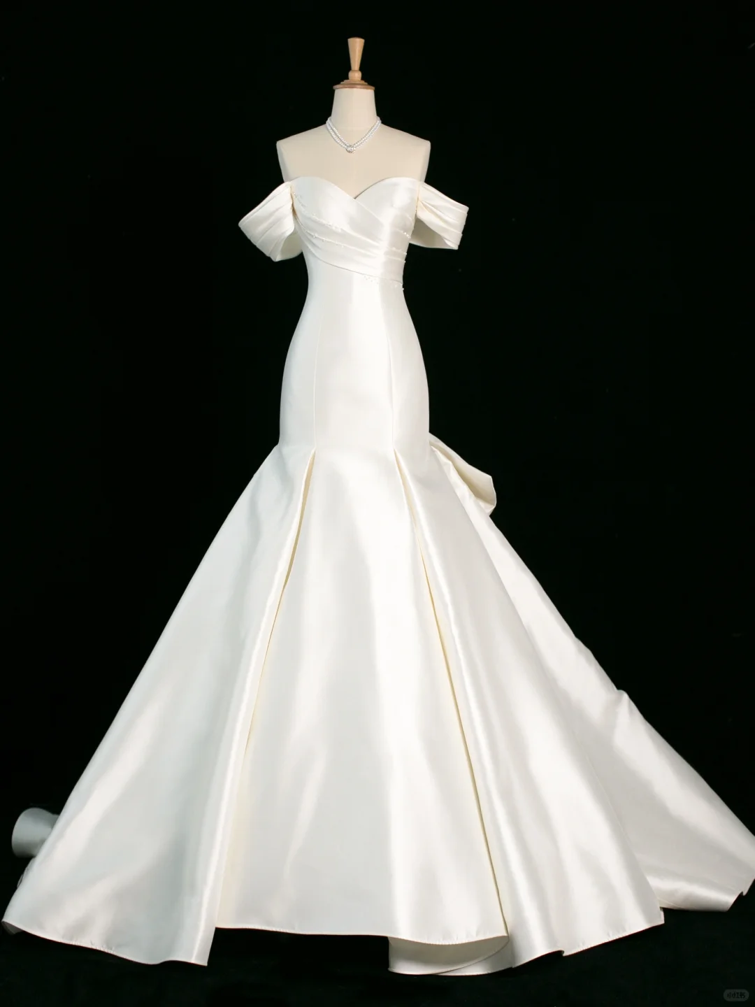 Pretty Wedding Dress Mermaid Off The Shoulder Short Sleeves Satin Long Vintage Wedding Dresses Bridal Gowns Brides Gown DH399