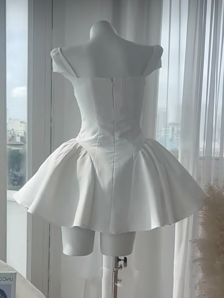 Hermosos vestidos de fiesta de verano de satén blanco, cortos, sin tirantes, de corte A para octavo grado, para escuela secundaria, DH420