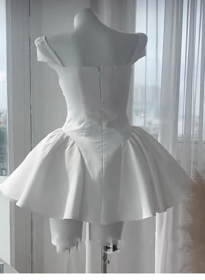 Hermosos vestidos de fiesta de verano de satén blanco, cortos, sin tirantes, de corte A para octavo grado, para escuela secundaria, DH420