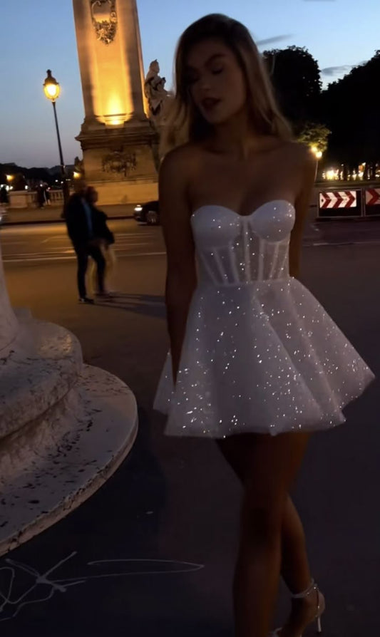 Vestidos cortos elegantes de Hoco, corte A, escote corazón, minivestidos formales para el regreso a casa de octavo grado, verano, escuela secundaria, trajes de lentejuelas blancas para el regreso a casa DH45