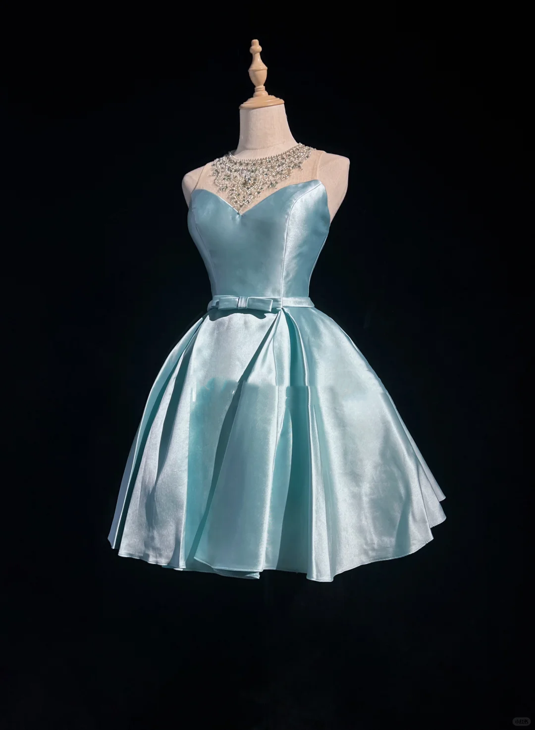 Pretty Ball Gown Scoop Neck Blue Satin Silver Beads Short Formal 8th Grade Homecoming Dresses Summer Middle School Hoco Dress 6th Grade Graduation Outfits DH527