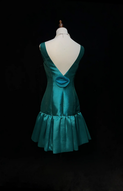 Cute Ball Gown V Neck Satin Short Mini Formal 8th Grade Homecoming Dresses Summer Middle School Hoco Dress Homecoming Outfits DH568