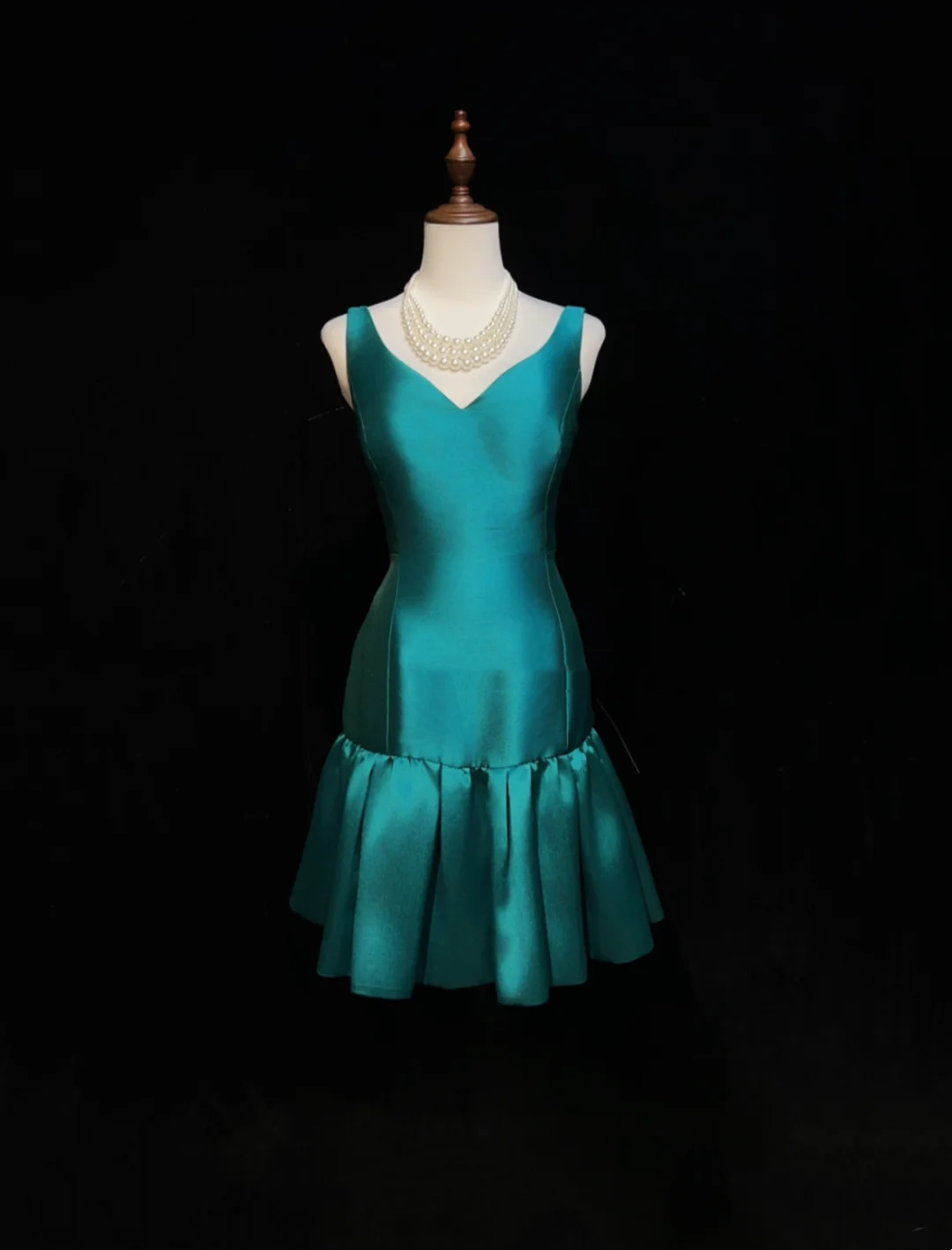Cute Ball Gown V Neck Satin Short Mini Formal 8th Grade Homecoming Dresses Summer Middle School Hoco Dress Homecoming Outfits DH568