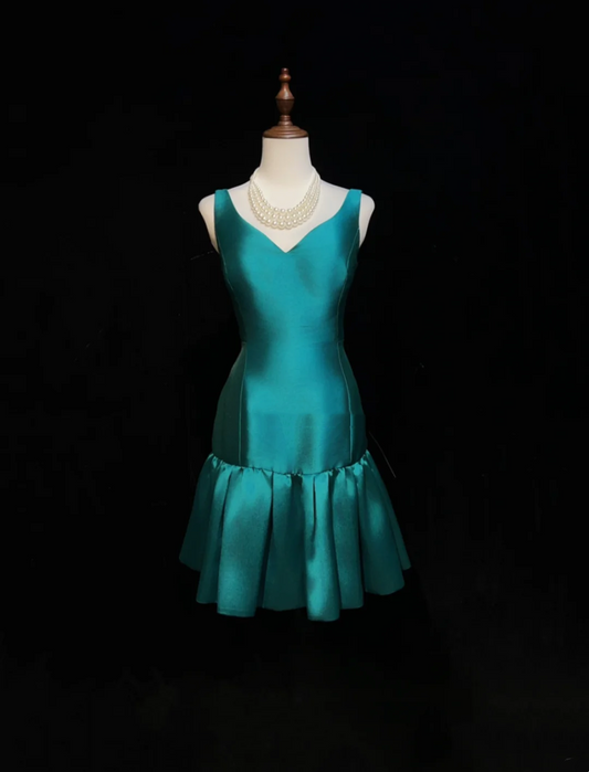 Cute Ball Gown V Neck Satin Short Mini Formal 8th Grade Homecoming Dresses Summer Middle School Hoco Dress Homecoming Outfits DH568