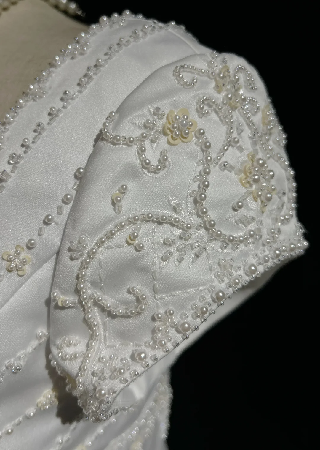 Vestido de novia clásico, corte A, escote cuadrado, mangas cortas, satén blanco, estilo minimalista, DH648