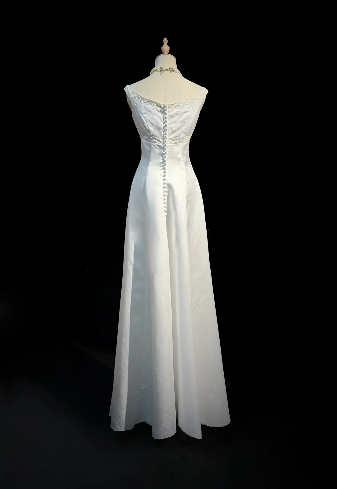 Vestido de novia clásico, corte A, escote joya, satén, largo, blanco, elegante, DH649