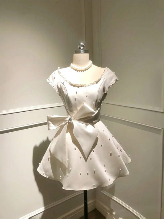 Bonito vestido de fiesta de satén blanco, minivestido corto formal para octavo grado, vestido de verano para escuela secundaria, atuendos para el regreso a casa DH683