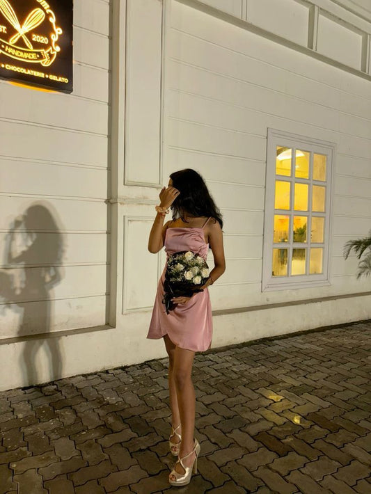 Vestido corto de satén rosa con tirantes finos, corte en A, sexy, para fiesta de 8.º grado, de verano, para escuela secundaria, para fiesta de bienvenida, atuendo de cumpleaños DH686