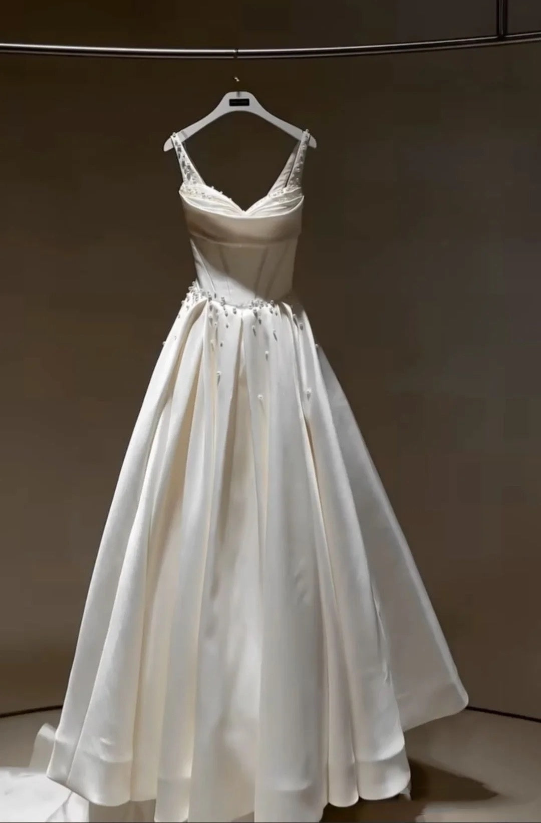 Vestido de novia único, largo, de satén, con tirantes y cuello de pico, elegante, DH732