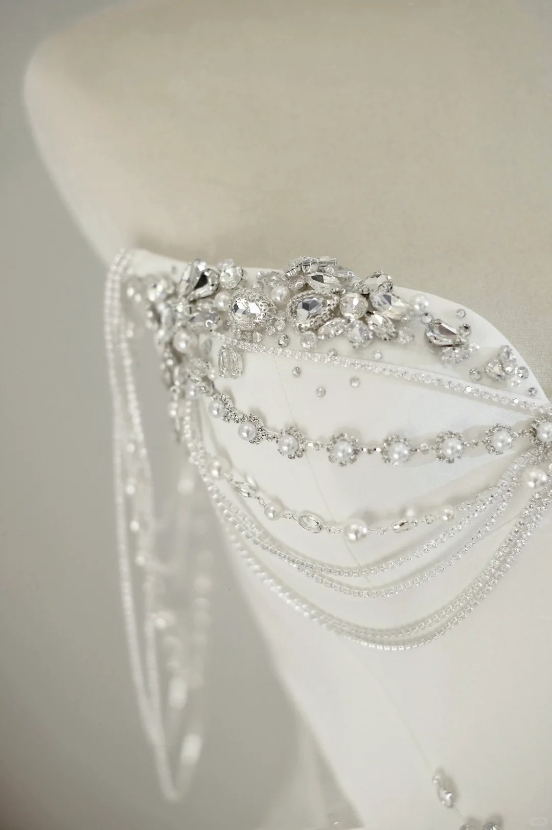 Vestido de novia único, corte A, escote corazón, satén blanco, largo, con cuentas plateadas, elegante, DH738