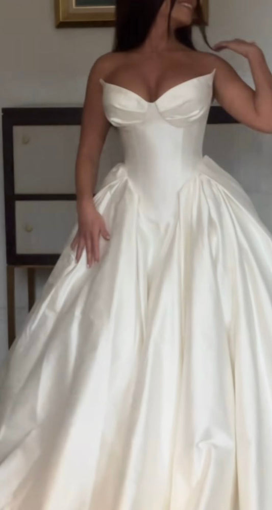 Vestido de novia etéreo, corte corazón, satén, largo, blanco, DH858