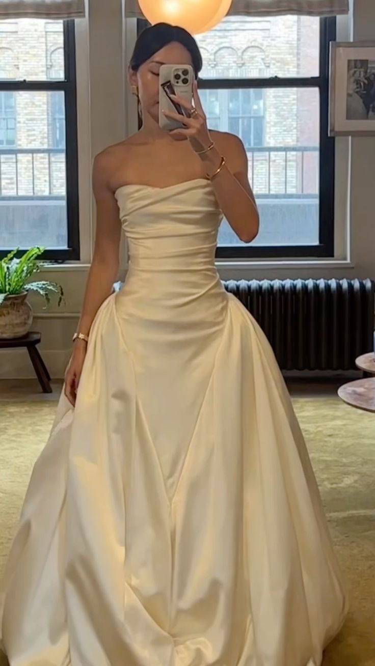 Vestido de novia etéreo, corte tubo, sin tirantes, satén, largo, color marfil, DH863