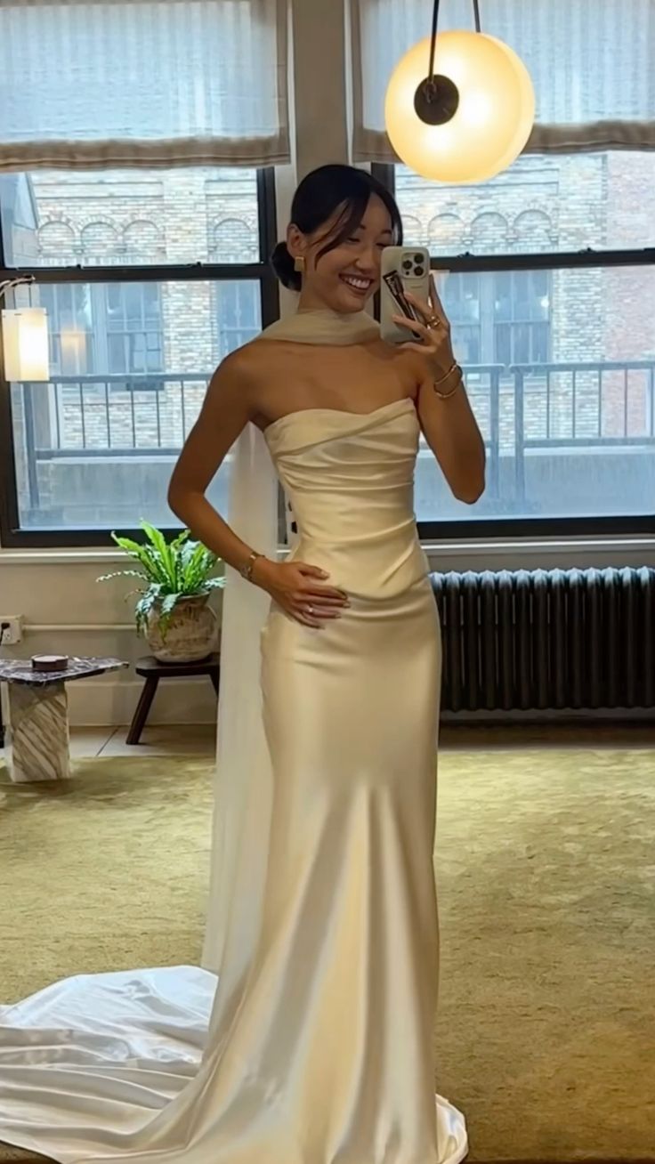 Vestido de novia etéreo, corte tubo, sin tirantes, satén, largo, color marfil, DH863
